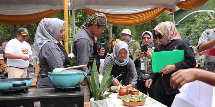 Mengulik Potensi HHBK Melalui Festival Wisata Hutan Lampung 2023