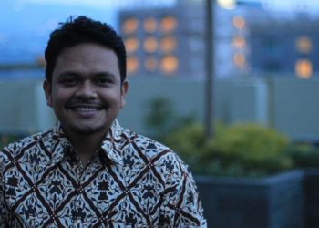 Menepuk JIS, Terpercik ke Proyek Sendiri