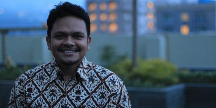 Menepuk JIS, Terpercik ke Proyek Sendiri