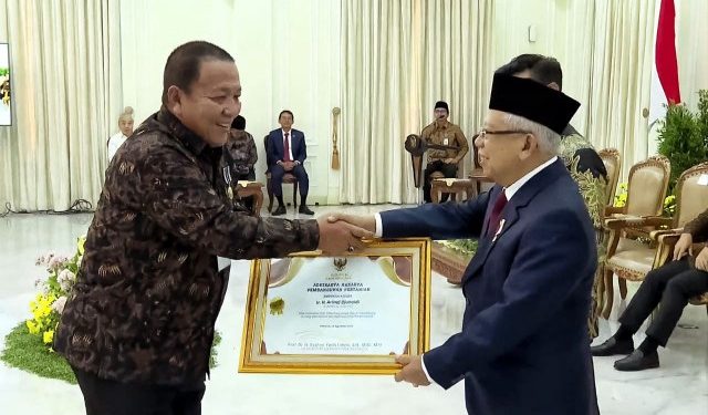 Gubernur Arinal Terima Penghargaan Adhikarya Nararya Pembangunan Pertanian dari Wapres K.H Ma’ruf Amin
