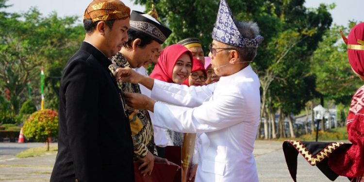 Gelar Upacara HUT ke-78 RI, Sivitas Akademika ITERA Kenakan Pakaian Adat Nusantara