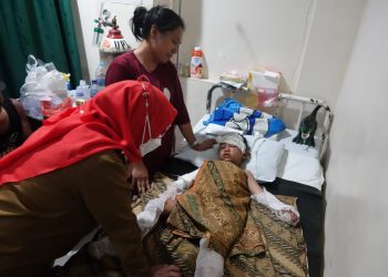 Walikota Eva Jenguk Korban Kebakaran, Beri Bantuan Uang 10 Juta Rupiah