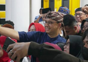 Opening Kafe Sosial Pedjuang di Bandung, Anies Baswedan Ajak Para Relawan Terus Solid