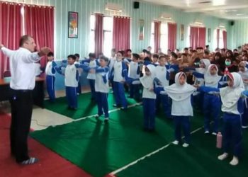 Siswa SD Al Kautsar Belajar Bahasa Inggris dengan Native Speaker