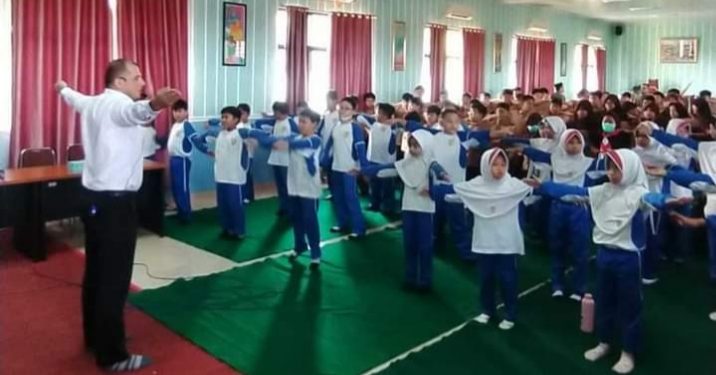 Siswa SD Al Kautsar Belajar Bahasa Inggris dengan Native Speaker