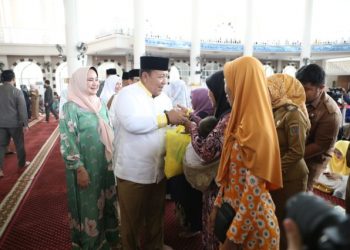 Gubernur Arinal dan Ketua TP PKK Bersama Ribuan Masyarakat Hadiri Pengajian Akbar di Masjid Agung Taqwa Kota Metro