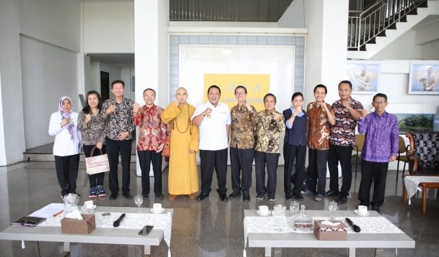 Gubernur Arinal Terima Audiensi Pengurus Lembaga Pengembangan Triptaka Gatha Umat Budha di Mahan Agung