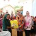 Peringati Hari Anti Narkotika Internasional, Ketua LKKS Riana Sari Arinal Berikan Ratusan  Paket Sembako
