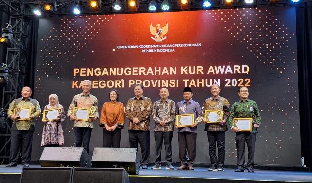 Sukses Kembangkan KUR Sebagai Strategi Menuju Lumbung Pangan Nasional, Gubernur Arinal Terima KUR Award 2023 