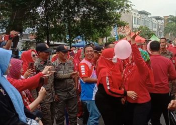 Meriahkan HUT RI ke-78, Walikota Eva Dwiana Ikut Lomba Joget Bola