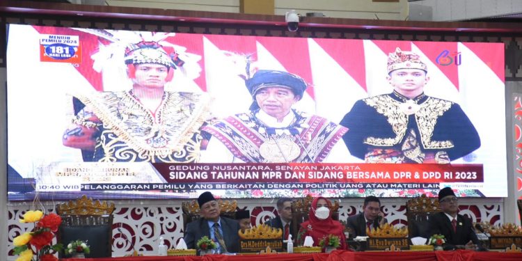 Dengarkan Pidato Kenegaraan Presiden, Walikota Eva : Jaga Kekompakan dan Persatuan