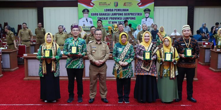 Gubernur Arinal Djunaidi  Apresiasi Guru Bahasa Lampung Sebagai Pelopor Pelestari Bahasa Lampung