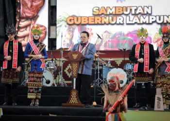 Gubernur Arinal Buka Karnaval Topeng 2023 yang Diikuti Ribuan Peserta