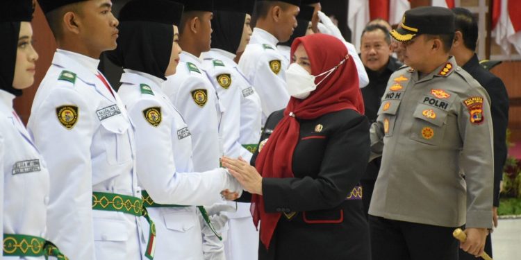 Walikota Bandar Lampung Eva Dwiana Kukuhkan 37 Anggota Paskibraka