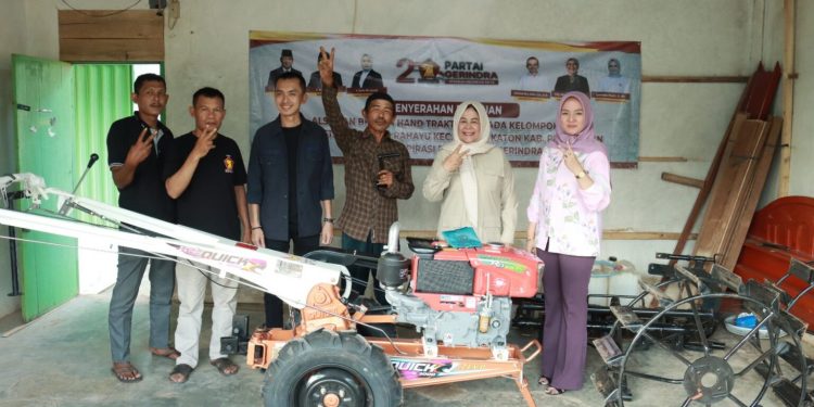 Partai Gerindra Berikan Bantuan Alat Mesin Kepada  Gapoktan Trirahayu, Pesawaran