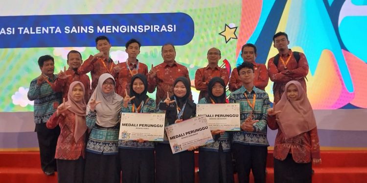 Tiga Siswa SMA Al Kautsar Sumbang Medali Perunggu OSN Untuk Lampung