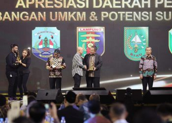 Gubernur Arinal Raih Penghargaan Daerah Peduli Pengembangan UMKM dan Potensi Sumber Daya Lokal