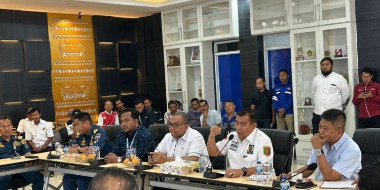 Bustami Memastikan Bahwa Tenaga Kuli Bongkar Muat (TKBM) Pelabuhan Masih Sangat Dibutuhkan