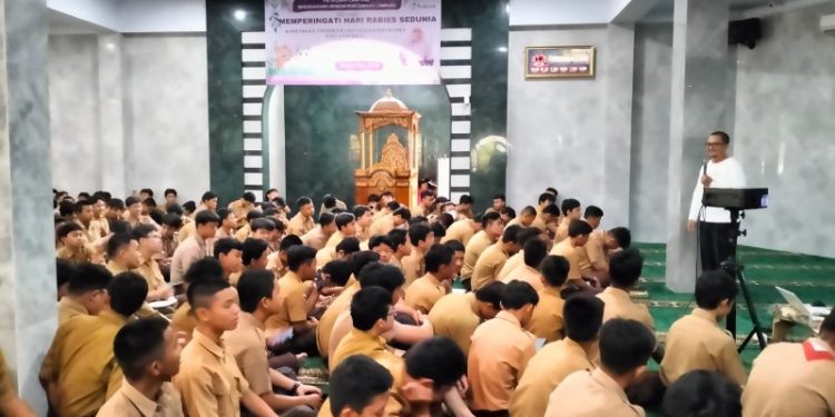 PW Salimah Lampung Kolaborasi dengan PDHI Sosialisasikan Rabies di SMAN 2 Bandar Lampung