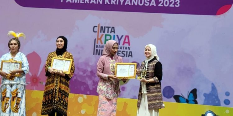 Stand Dekranasda Lampung Juara 1 Pameran Kriya Nusa 2023