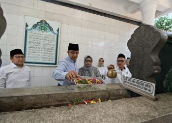 Gali Inspirasi Perjuangan, Pasangan AMIN Ziarah ke Makam Pangeran Diponegoro