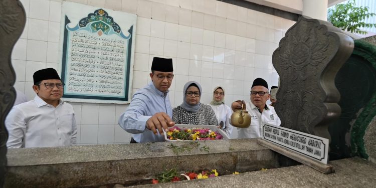 Gali Inspirasi Perjuangan, Pasangan AMIN Ziarah ke Makam Pangeran Diponegoro
