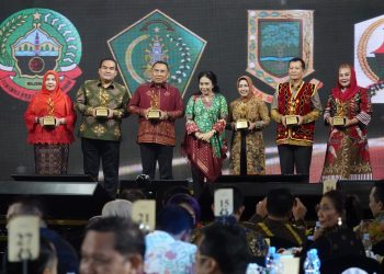 Optimal Penanganan Stunting, Walikota  Eva Dwiana Terima Penghargaan Daerah Penanganan Stunting dan Layak Anak