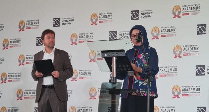Rektor Unila Sampaikan Pidato di Forum Nevsky RANEPA Rusia