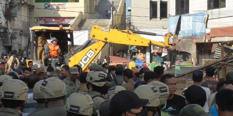 Jadikan Pasar Rakyat Berstandar SNI, Pemkot  Tertibkan Ratusan Pedagang Pasar Pasir Gintung