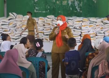 Harga Beras Terus Naik, Walikota Eva Dwiana Percepat Pendistribusian Bantuan Beras  Kepada Warga