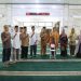 Ketua LKKS Riana Sari Beri Bantuan Pelengkapan Ibadah Shalat untuk Masjid Agung Kotabumi