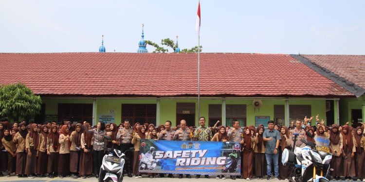 Safety Riding Meriahkan Program Jumat Curhat Kapolres Pringsewu