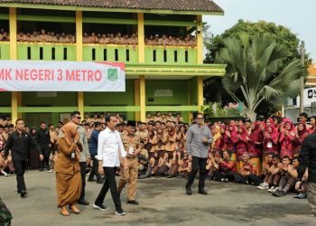 Gubernur Arinal Dampingi Presiden Jokowi Kunjungi SMK Negeri 3 Kota Metro