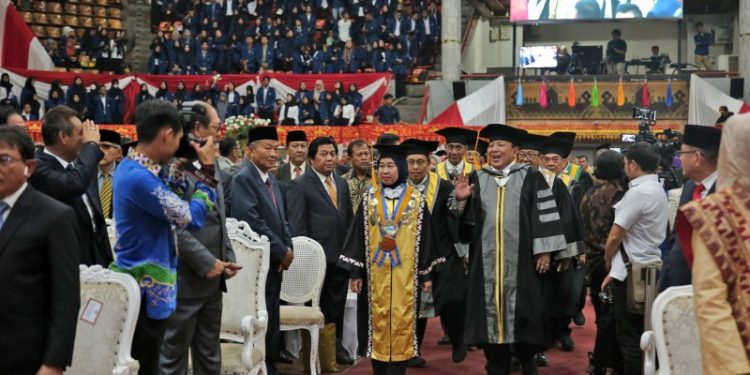 Gubernur Arinal Raih Gelar Doktor Honoris Causa dari Unila