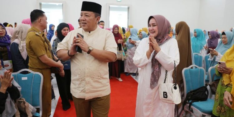 Gubernur Arinal Bersama Ribuan Masyarakat Hadiri Pengajian Akbar di UIN Raden Intan