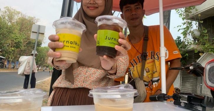 Kopi Nikmat Ala Kafe Dijual Keliling Pakai Sepeda Listrik di Bandar Lampung