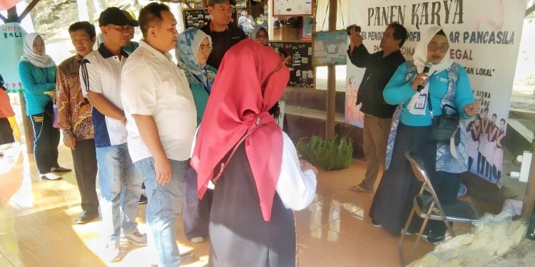 Kadis Pendidikan Pesawaran Apresiasi Karya P5 Siswa PKBM Pesona Pulau Tegal
