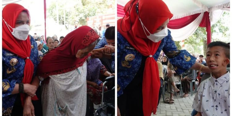 Walikota Eva Dwiana Serahkan Bantuan Untuk Lansia dan Penyandang Disabilitas