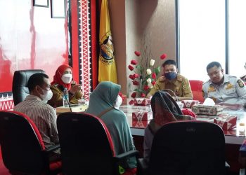 Walikota Eva Dwiana Beri Santunan Kepada Anak Pengidap Penyakit Jantung dan Korban Bencana  