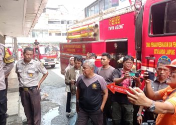 Diduga Konsleting Listrik, Ruko di Pasar Tengah Kebakaran
