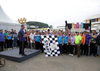 Sekdaprov Fahrizal Lepas Jalan Sehat dalam Rangka HUT Korpri ke-52