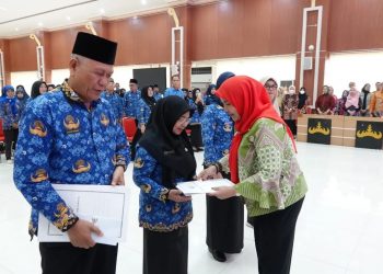 Serahkan 86 SK Pensiunan PNS, Walikota Eva : Terimakasih Atas Pengabdiannya