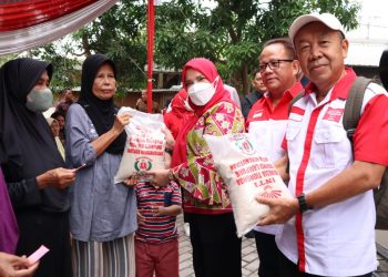 Pemkot Bandar Lampung Bersama INTI Berikan Bantuan Beras Untuk Warga Kecamatan Bumi Waras