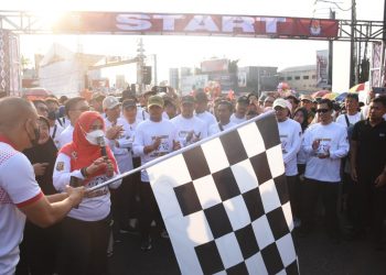 Walikota Eva Dwiana Lepas Ribuan Peserta Jalan Sehat Kirab Pemilu 2024