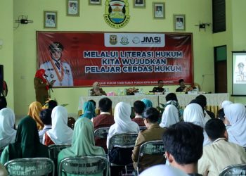 Pemkot Bersama Kejari Bandar Lampung Berikan Penyuluhan Literasi Hukum Kepada Siswa SMP