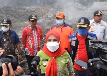 Walikota Eva Dwiana Klaim Kebakaran TPA Bakung Sudah Dapat Dikendalikan