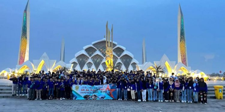 183 Siswa SD Al Kautsar Wisata Edukasi ke Jakarta dan Bandung