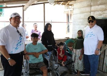 Gubernur Arinal Berikan Bantuan Sembako dan Kursi Roda kepada Masyarakat Labuhan Maringgai