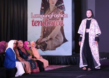 Riana Sari Arinal Apresiasi Lampung Fashion Tendance sebagai Ajang Pengembangan Industri Wastra dan Fashion