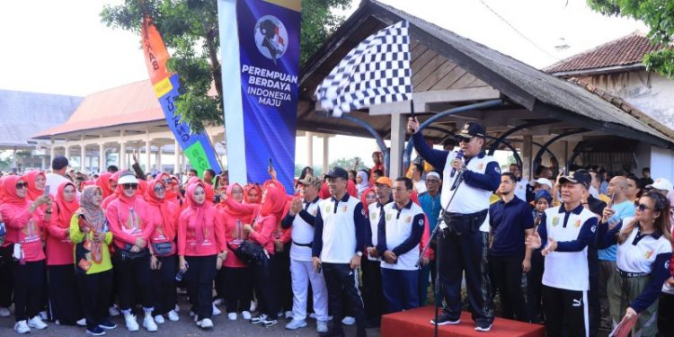 Gubernur Arinal Djunaidi Lepas Peserta Jalan Sehat di Kabupaten Tulang Bawang